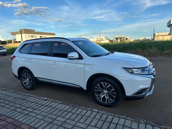 MITSUBISHI OUTLANDER 2.0 16V GASOLINA 4P AUTOMÁTICO MITSUBISHI OUTLANDER 2.0 16V GASOLINA 4P AUTOMÁTICO